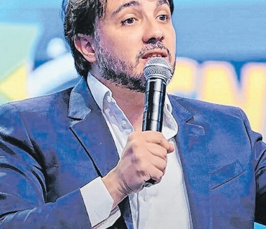 Renan Santos diz que Missão vai acionar Justiça contra Flávio